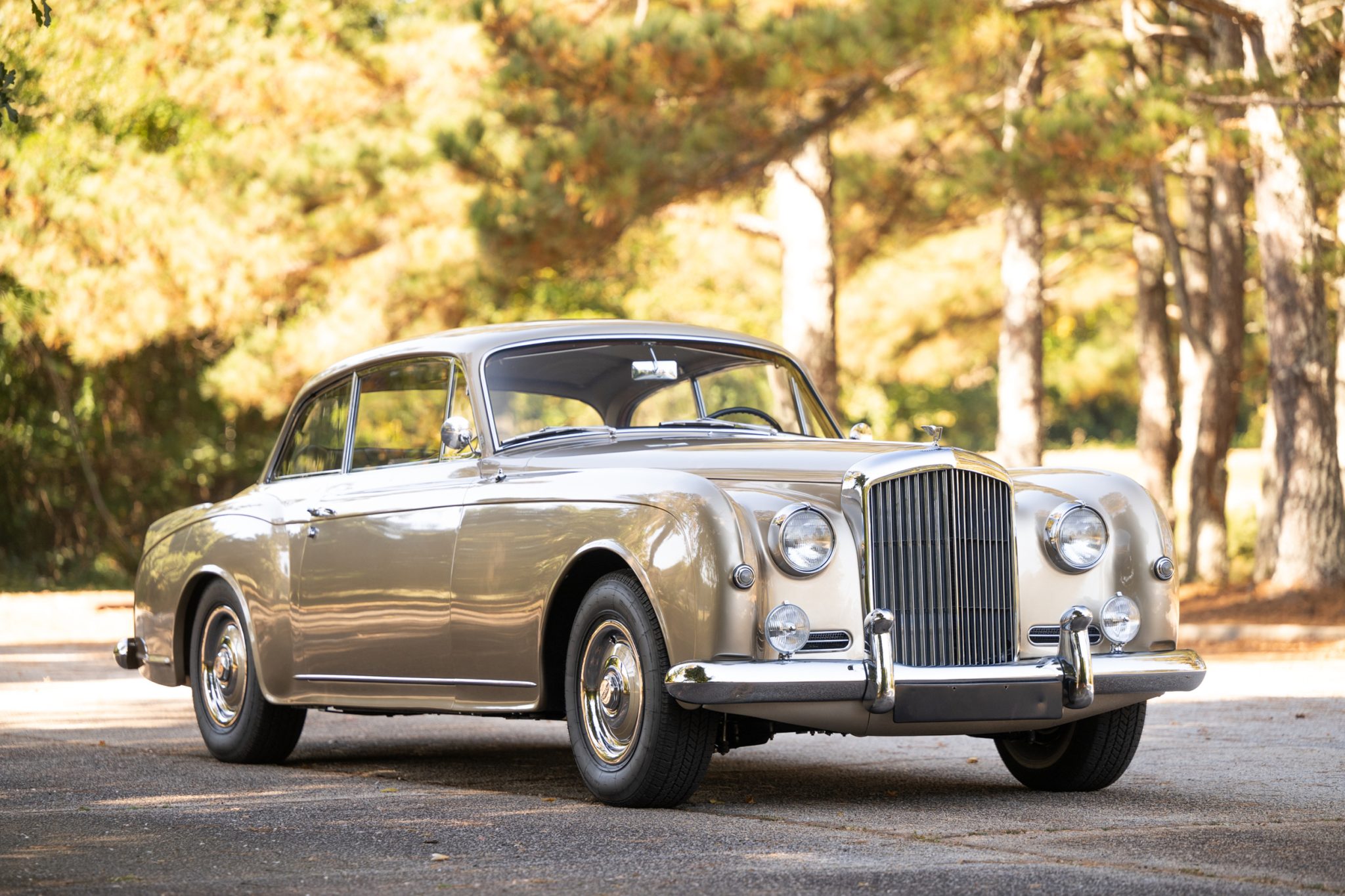 Top 8 Bentley Autos für den Sommer – Klassische und luxuriöse Bentley Fahrzeuge
